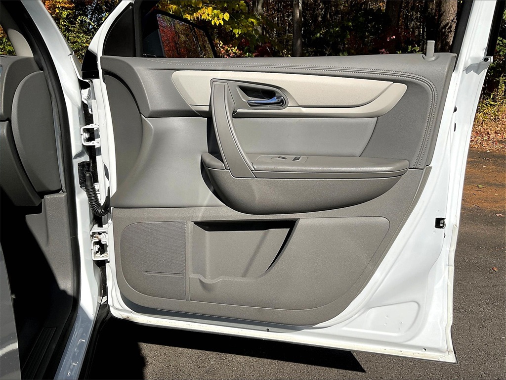 2017 Chevrolet Traverse LS - Photo 27