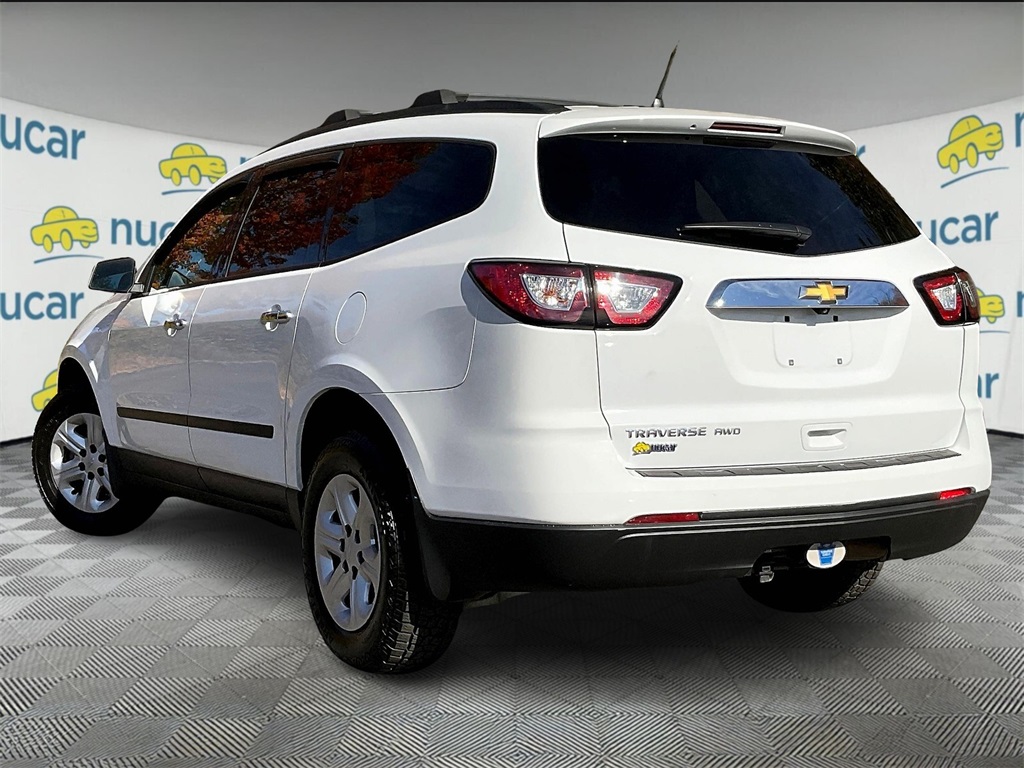 2017 Chevrolet Traverse LS - Photo 4