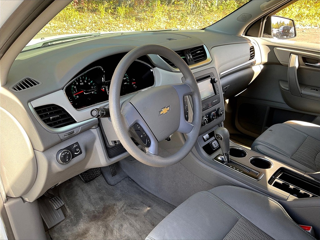 2017 Chevrolet Traverse LS - Photo 8