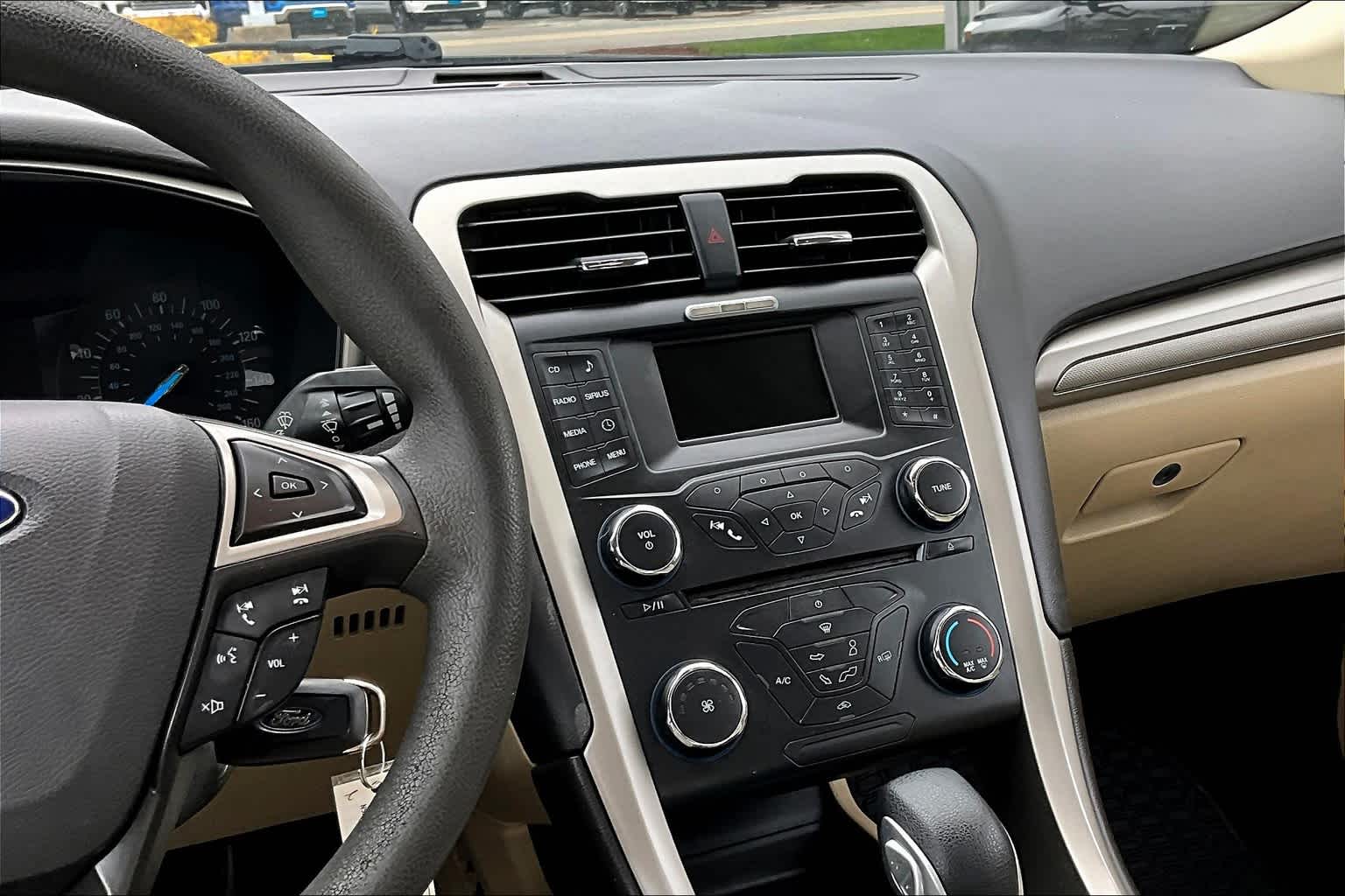 2014 Ford Fusion SE - Photo 18