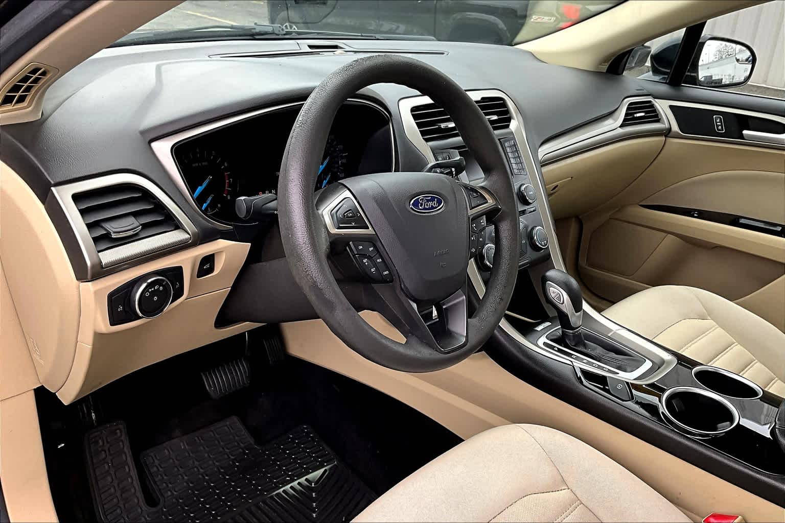 2014 Ford Fusion SE - Photo 8