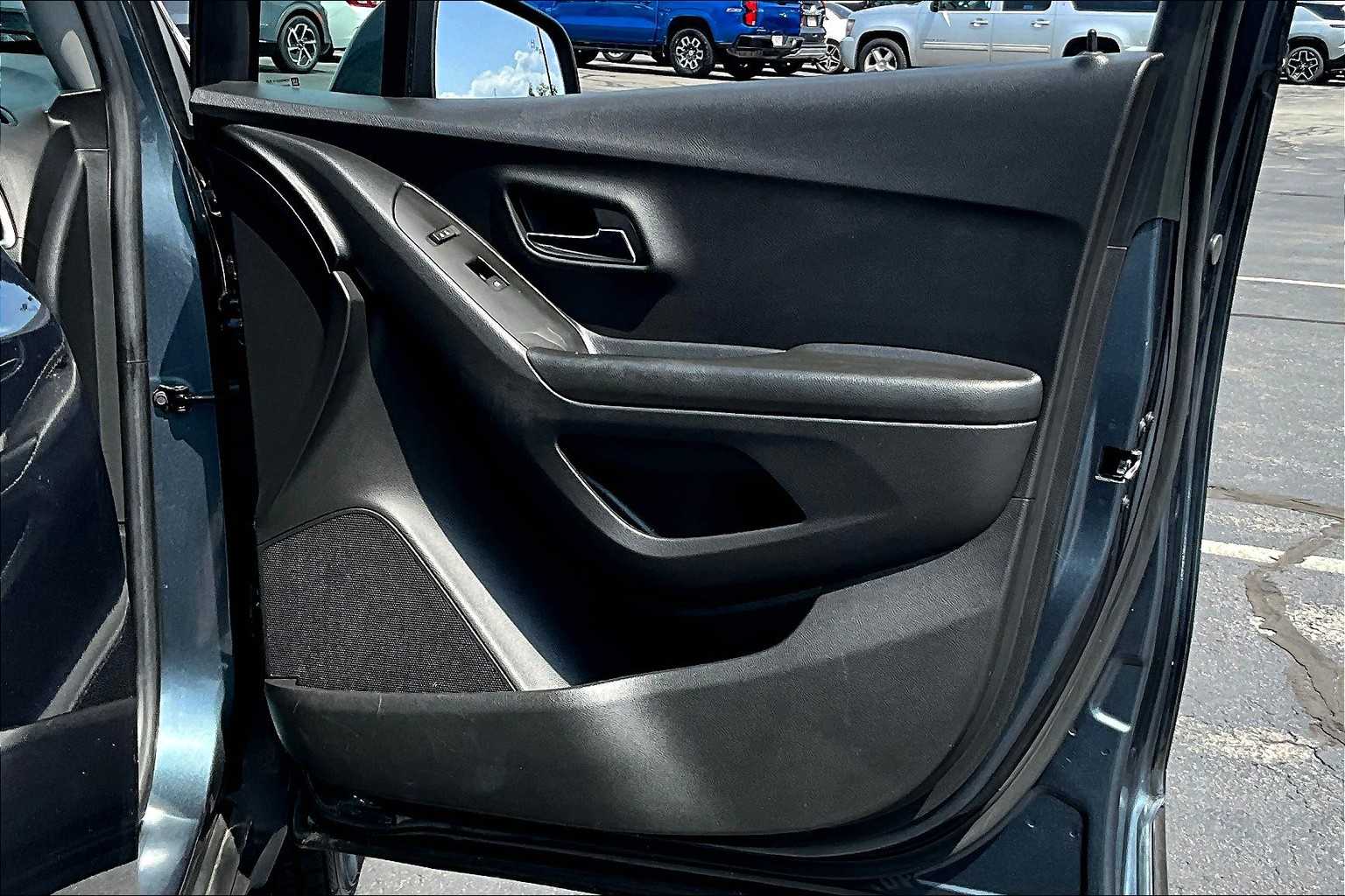 2022 Chevrolet Trax LT - Photo 12