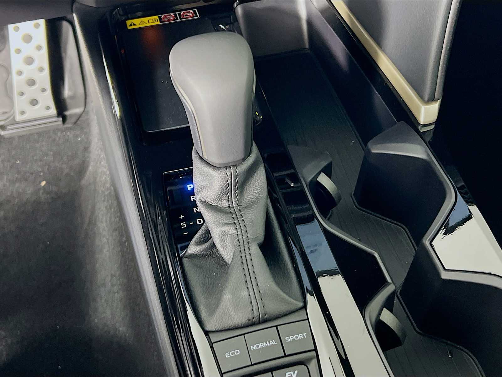 2025 Toyota Camry XSE - Photo 11