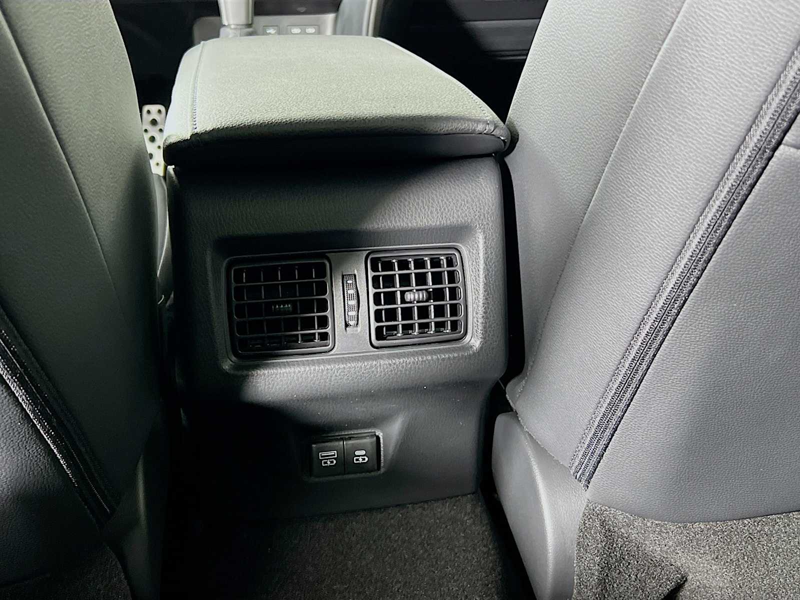 2025 Toyota Camry XSE - Photo 14
