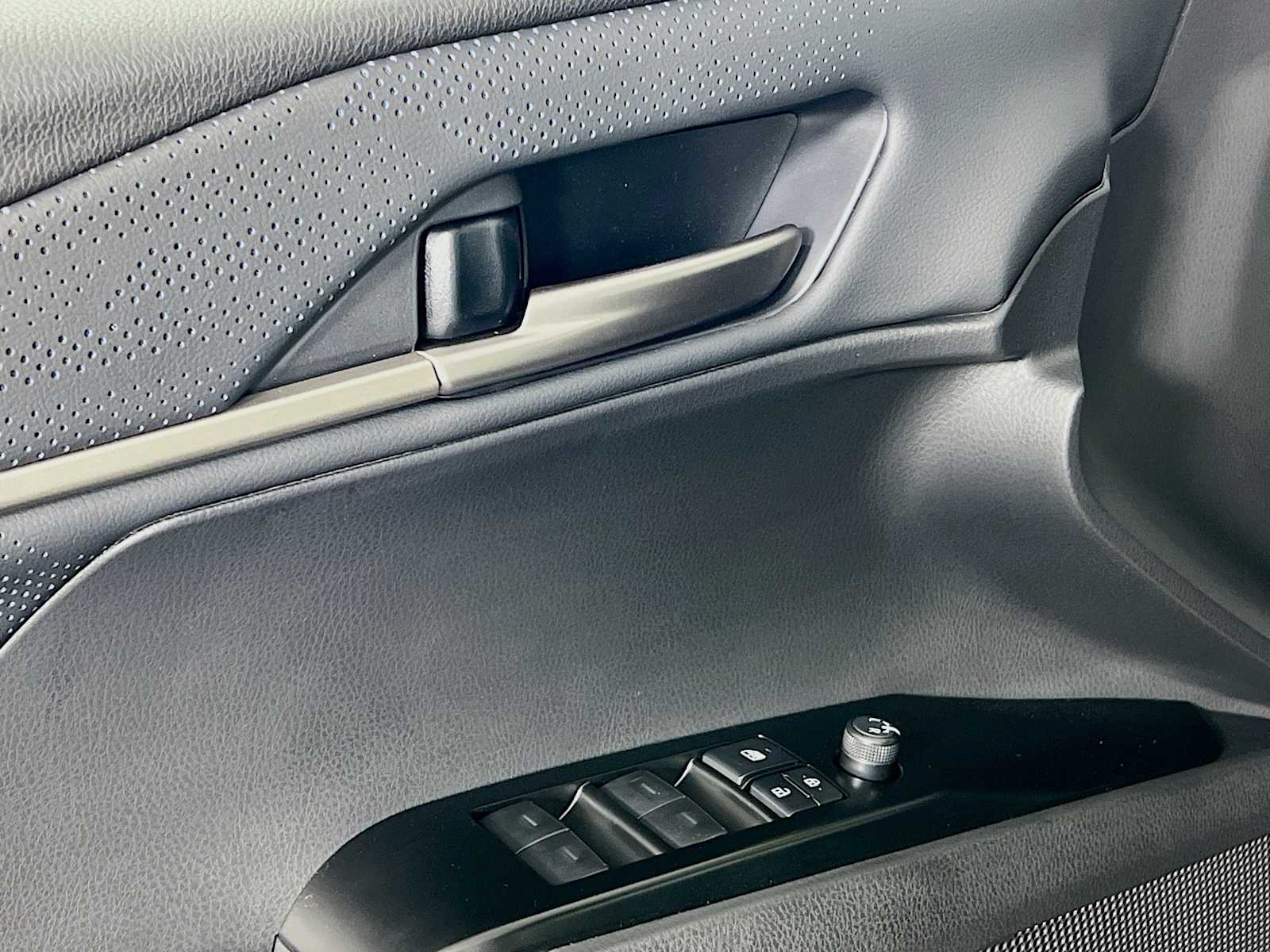2025 Toyota Camry XSE - Photo 16