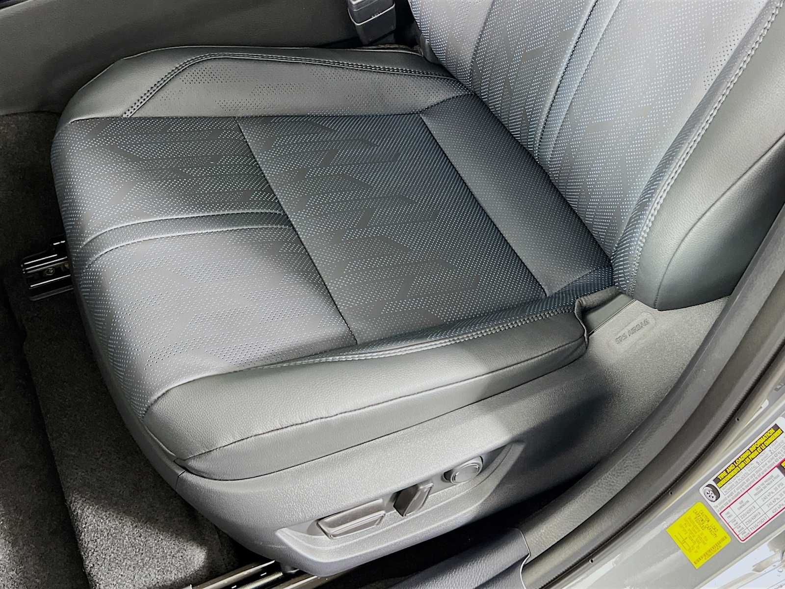 2025 Toyota Camry XSE - Photo 17