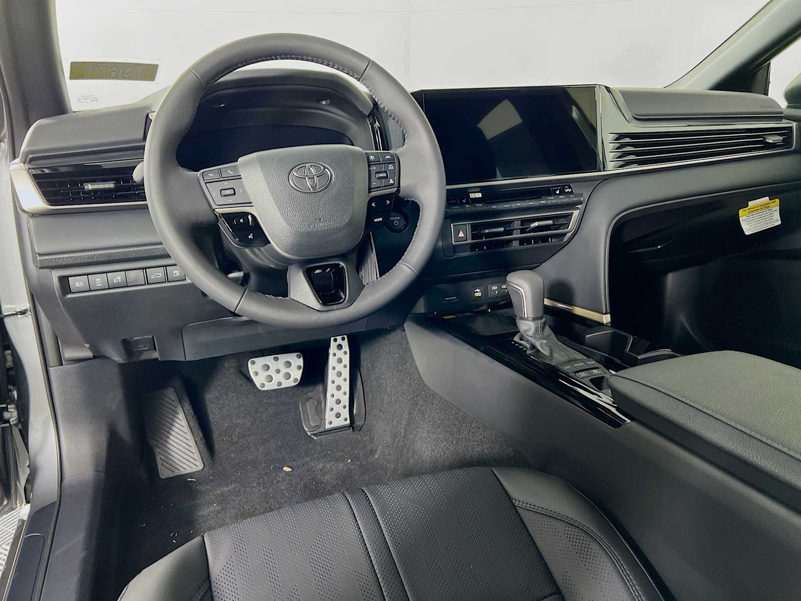 2025 Toyota Camry XSE - Photo 6