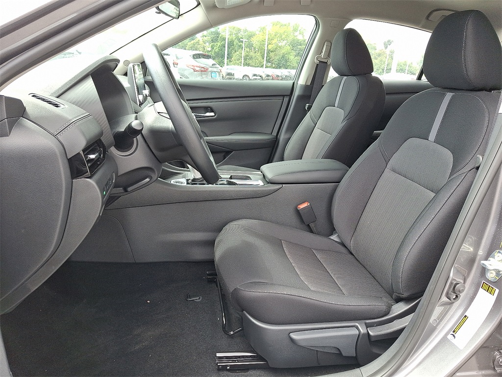 2025 Nissan Sentra SV - Photo 9