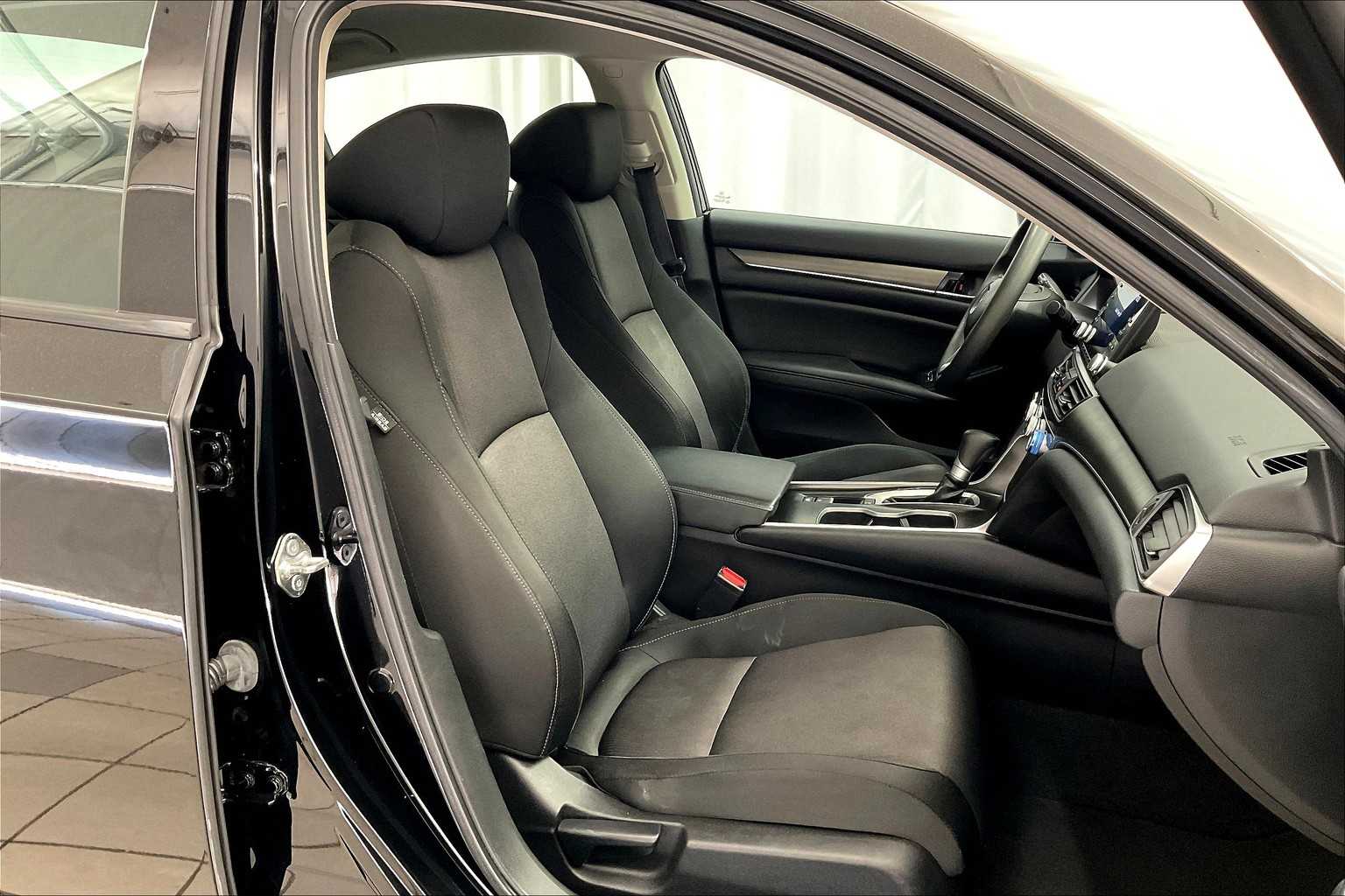 2020 Honda Accord LX - Photo 11