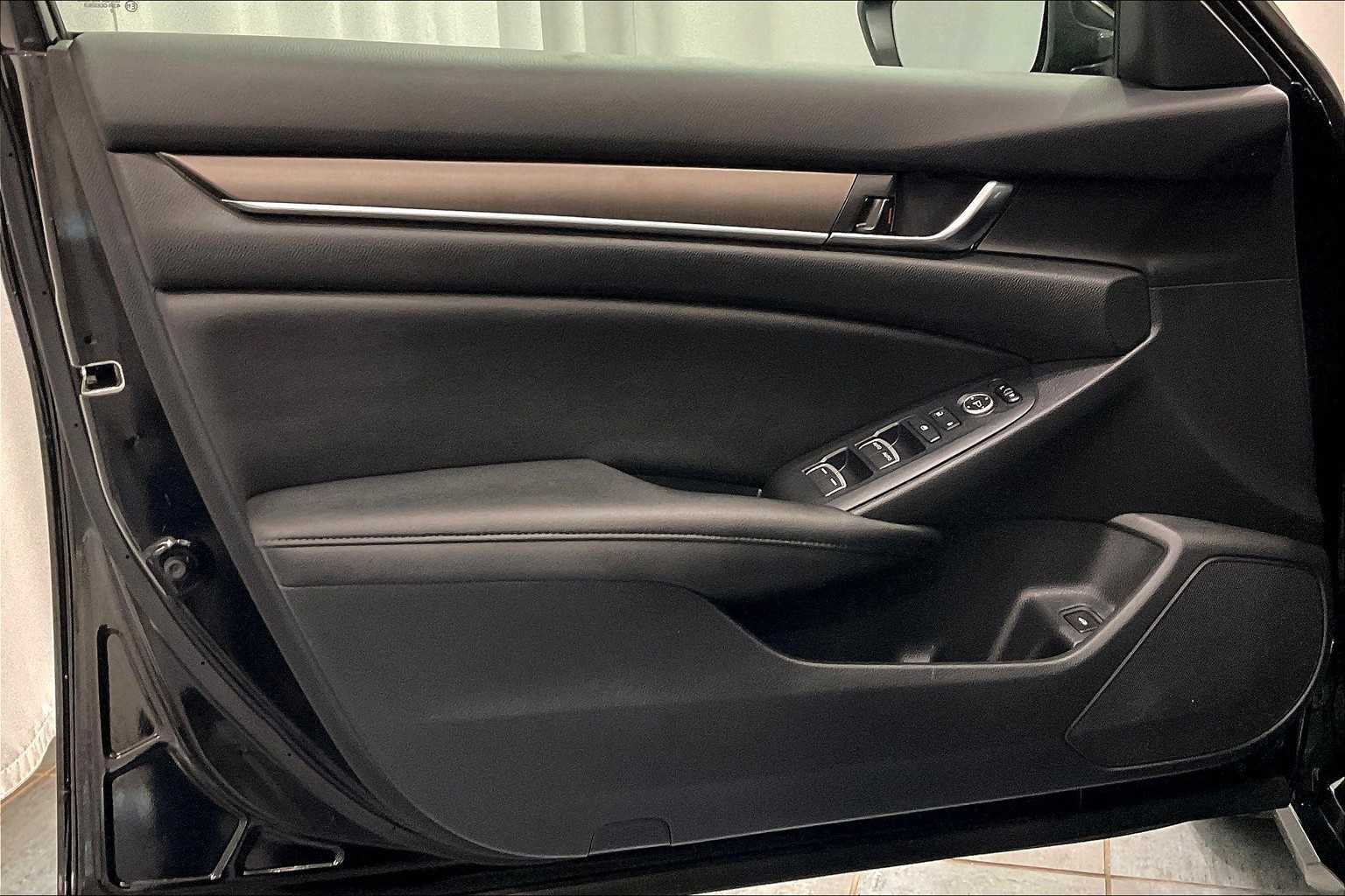 2020 Honda Accord LX - Photo 9