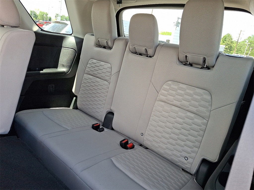 2023 Nissan Pathfinder SV - Photo 11