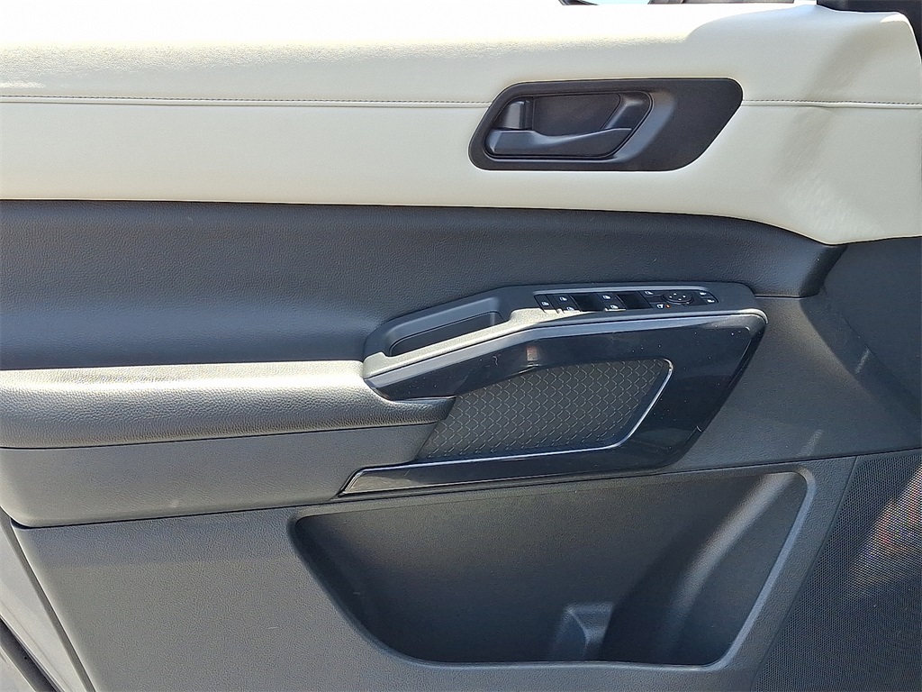 2023 Nissan Pathfinder SV - Photo 13