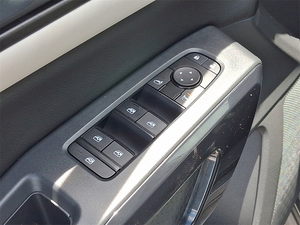 2023 Nissan Pathfinder SV - Photo 14