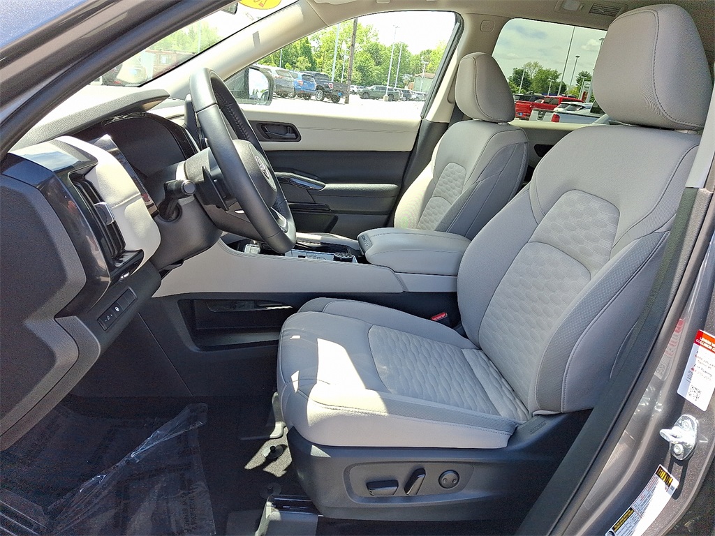 2023 Nissan Pathfinder SV - Photo 15