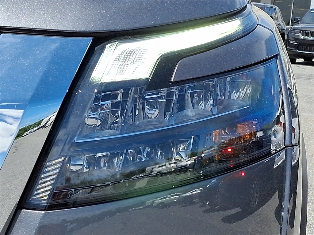 2023 Nissan Pathfinder SV - Photo 9