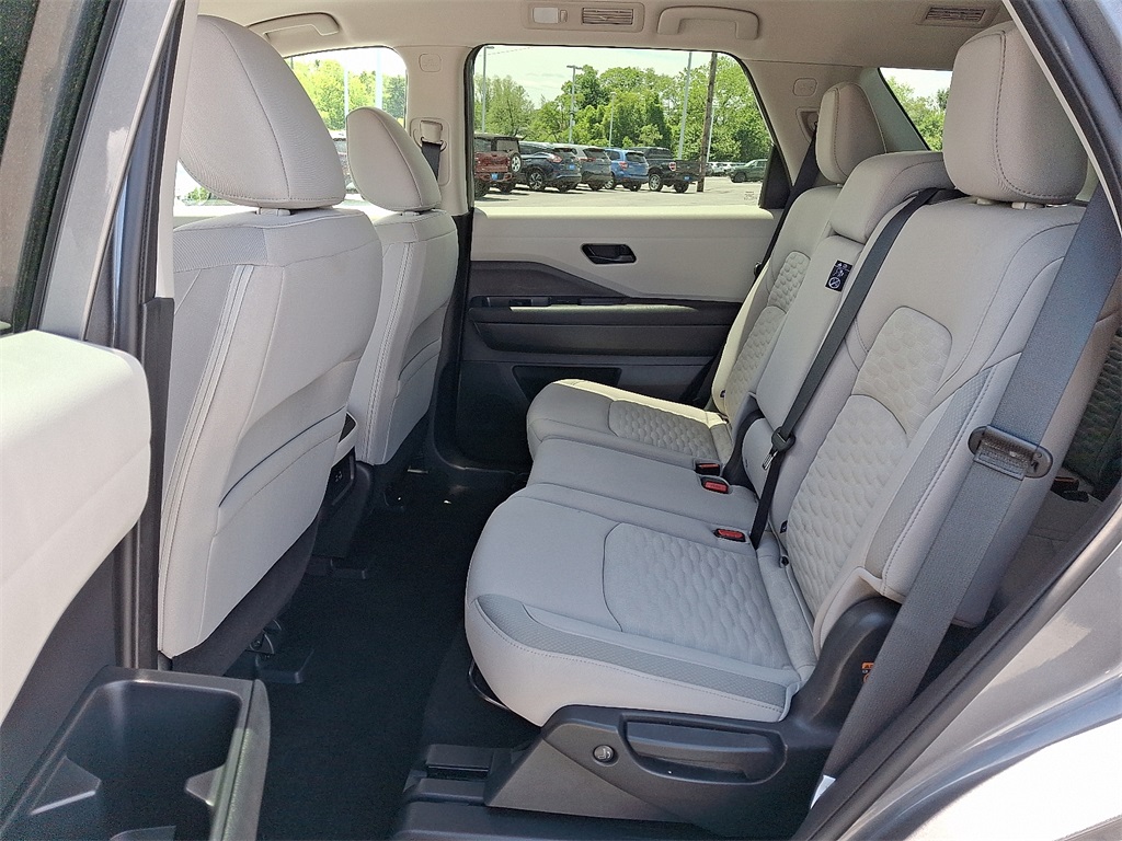2023 Nissan Pathfinder SV - Photo 10