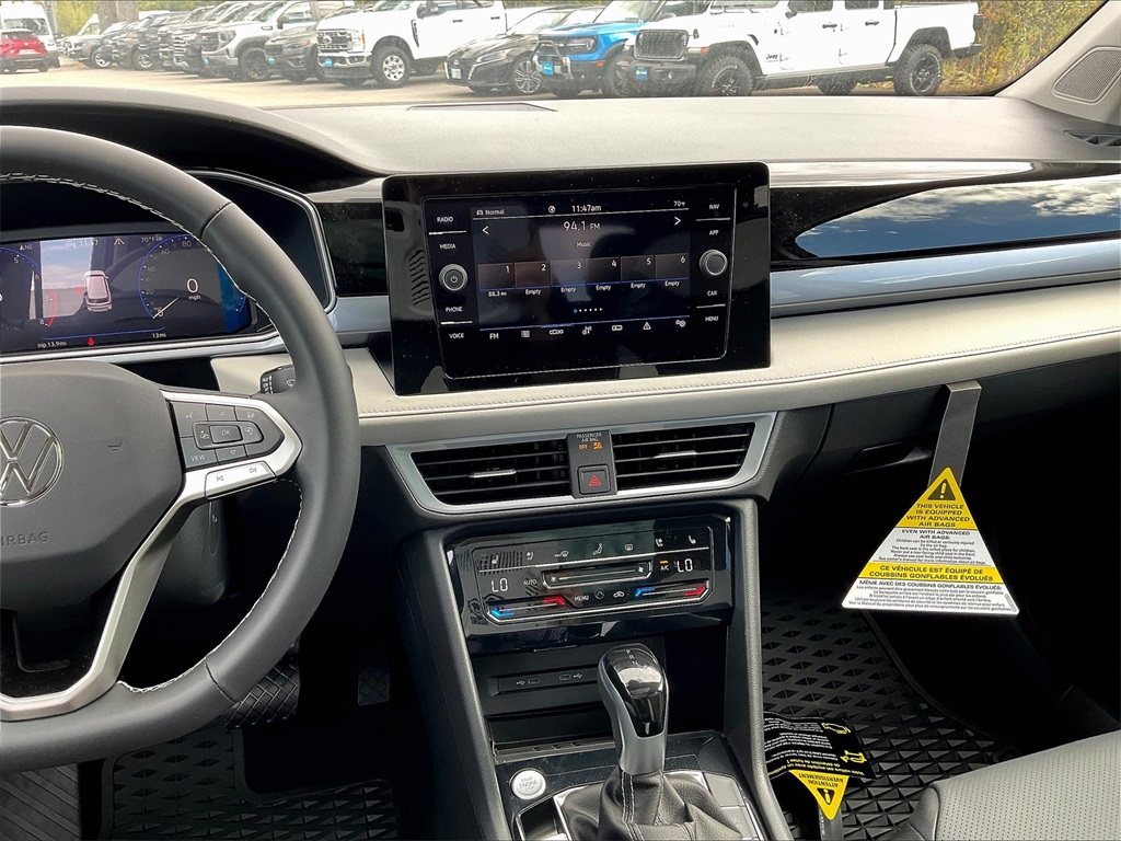 2025 Volkswagen Taos 1.5T SEL - Photo 13