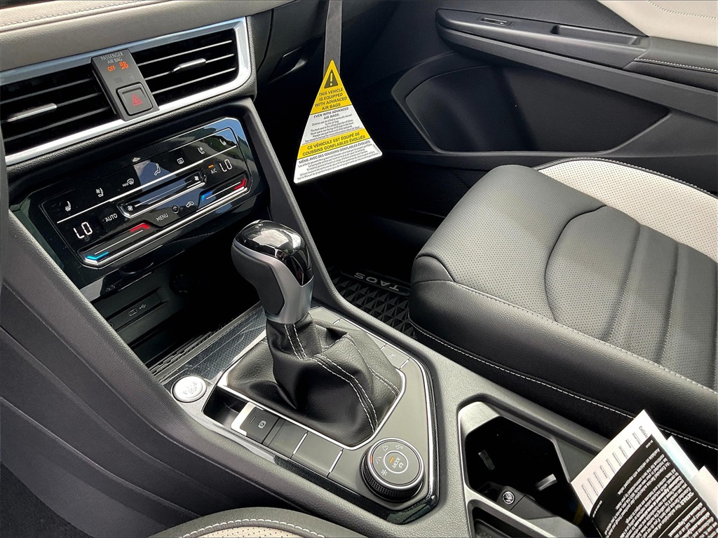 2025 Volkswagen Taos 1.5T SEL - Photo 14