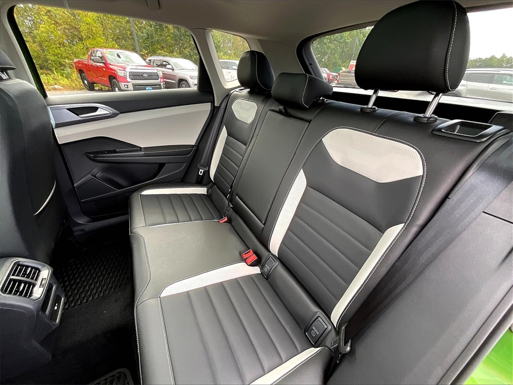 2025 Volkswagen Taos 1.5T SEL - Photo 15