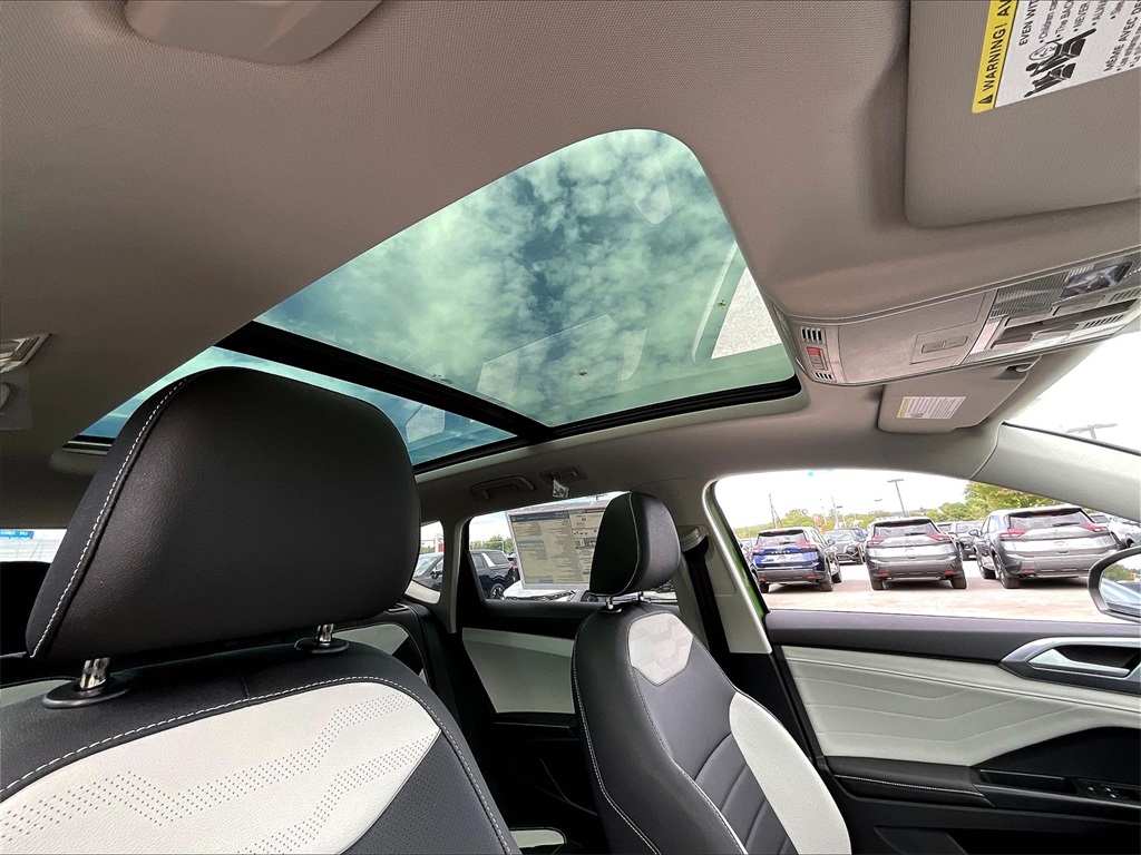 2025 Volkswagen Taos 1.5T SEL - Photo 18