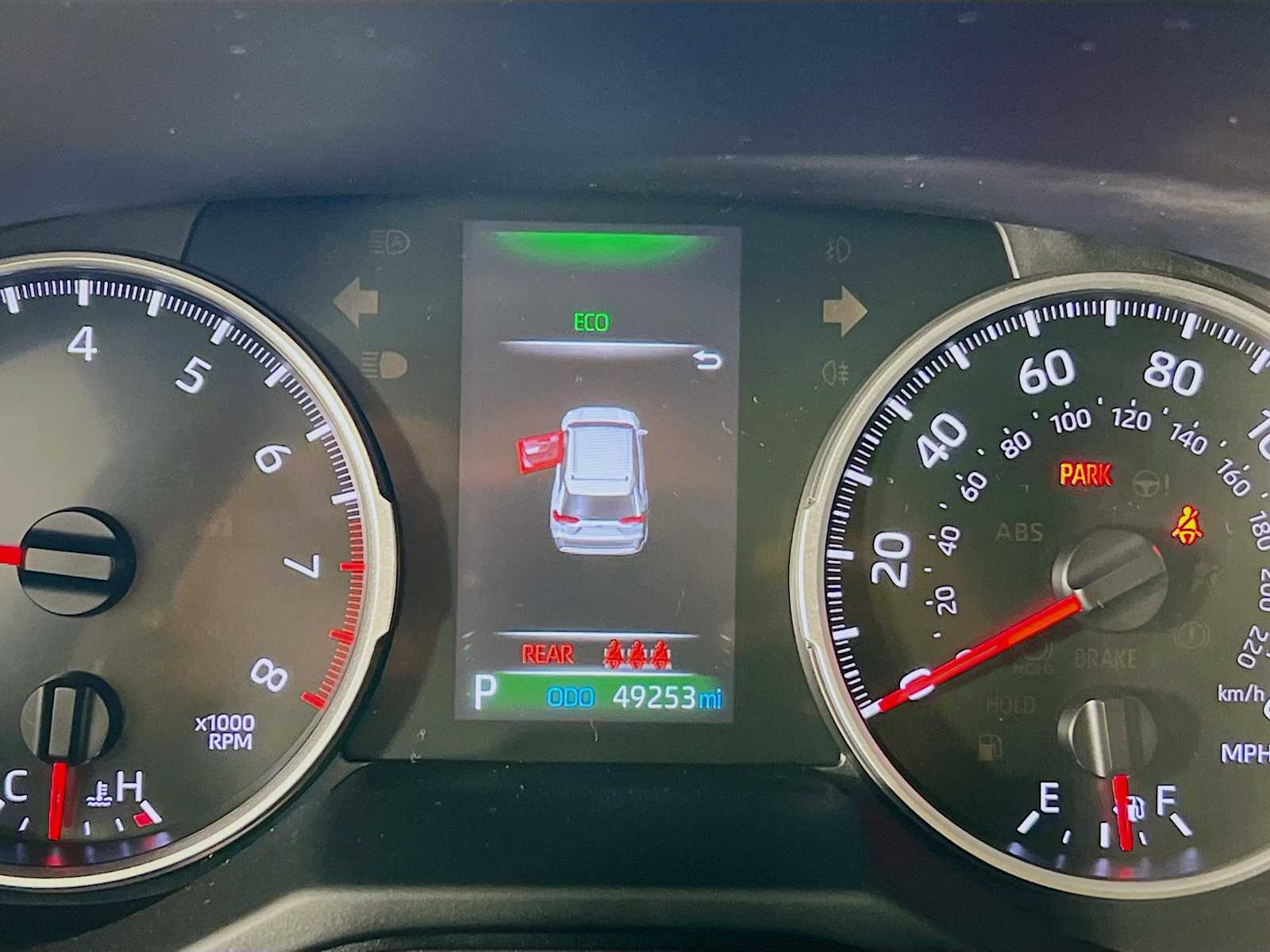 2022 Toyota RAV4 LE - Photo 12
