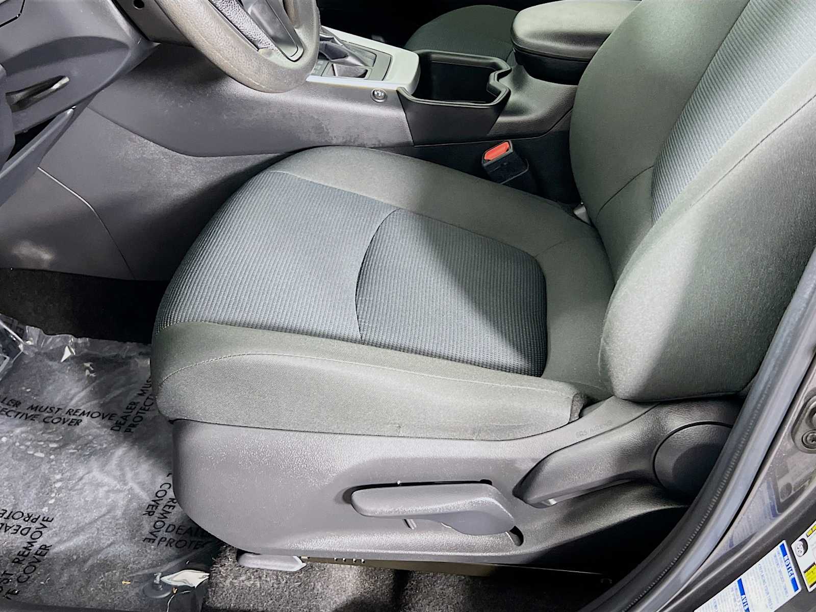 2022 Toyota RAV4 LE - Photo 19