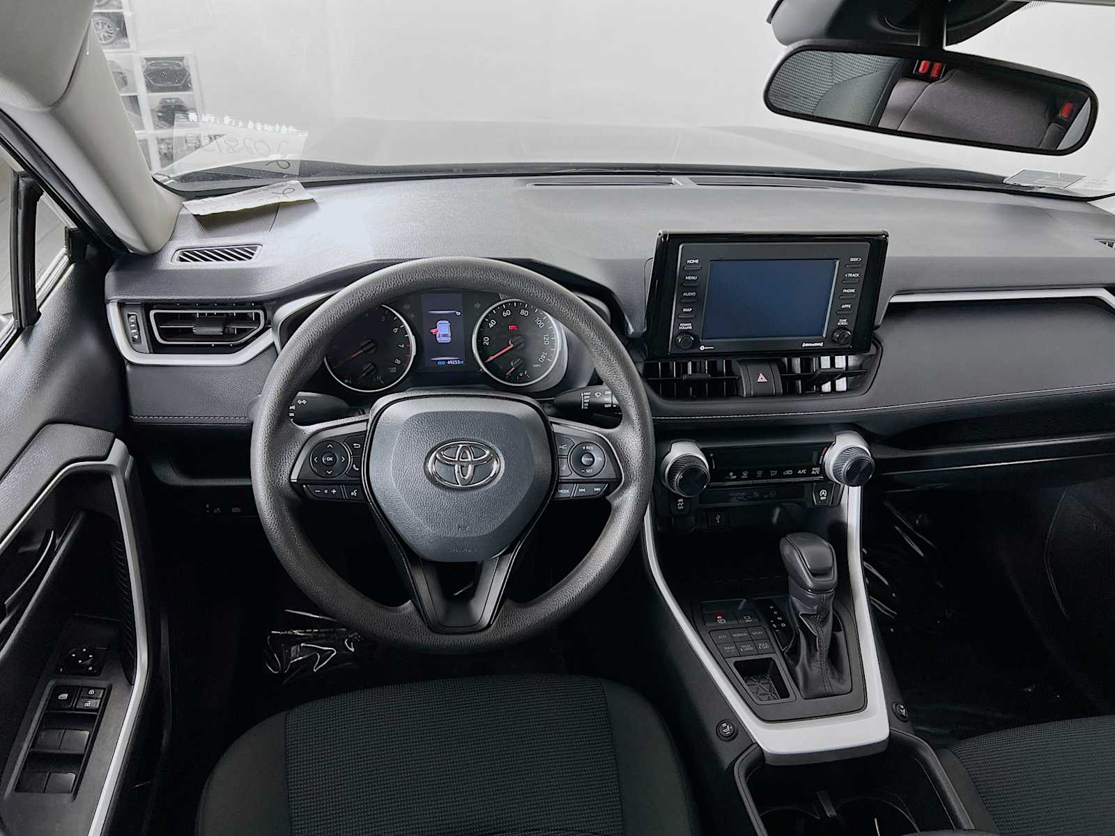 2022 Toyota RAV4 LE - Photo 21