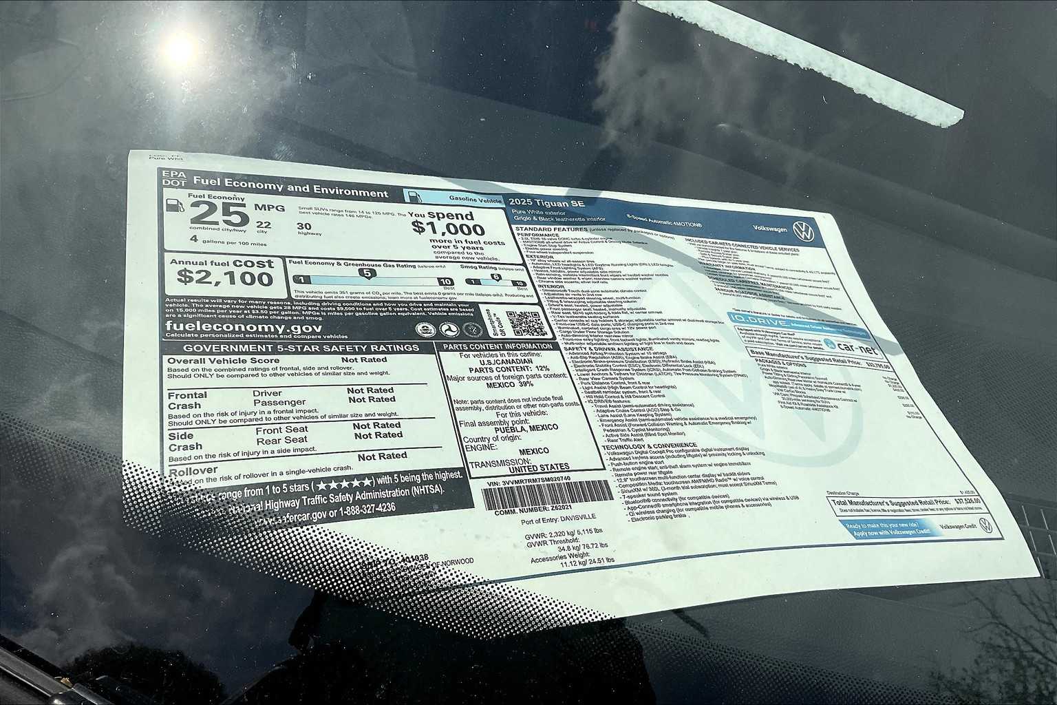 2025 Volkswagen Tiguan SE - Photo 18