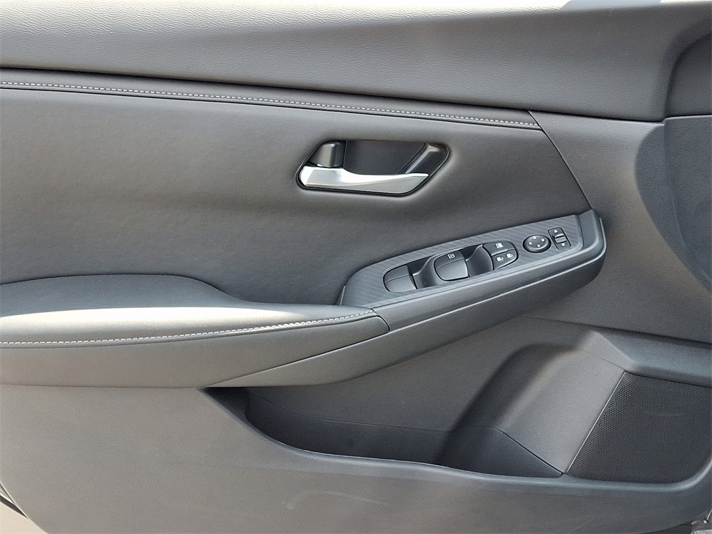 2025 Nissan Sentra SV - Photo 8