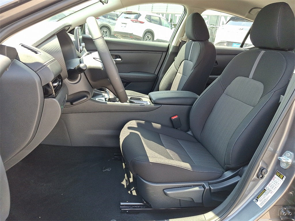 2025 Nissan Sentra SV - Photo 9