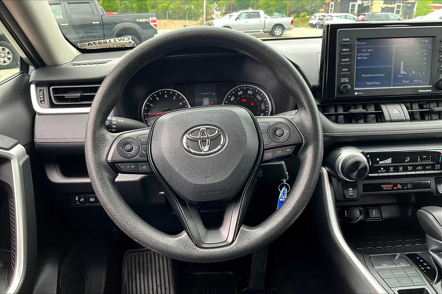 2022 Toyota RAV4 LE - Photo 17