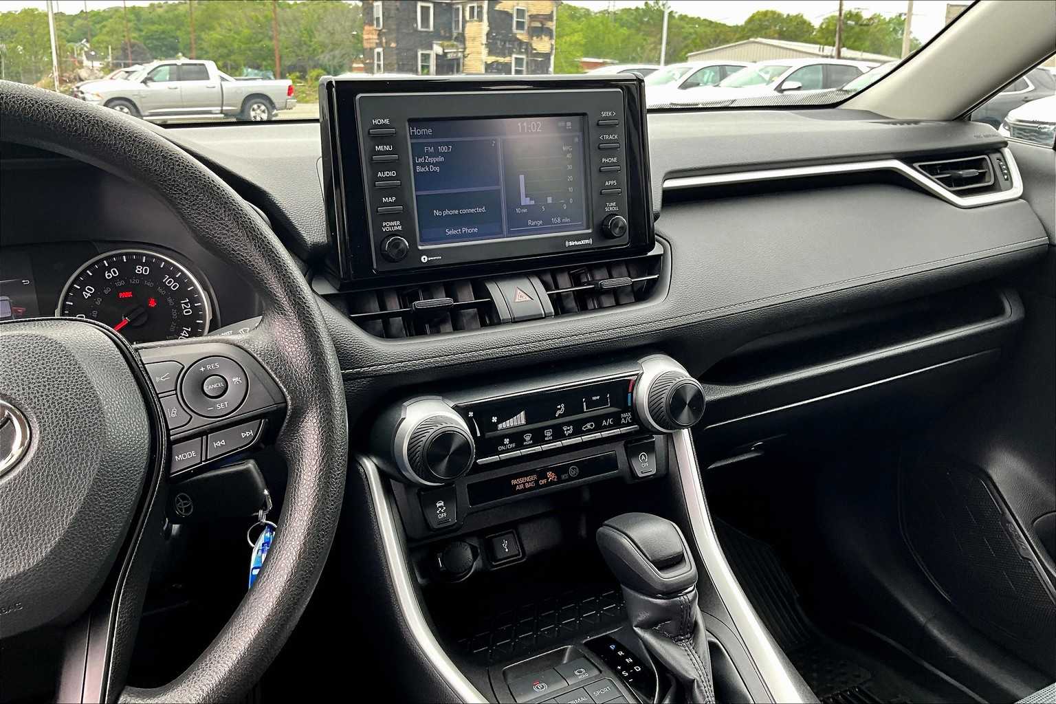 2022 Toyota RAV4 LE - Photo 18