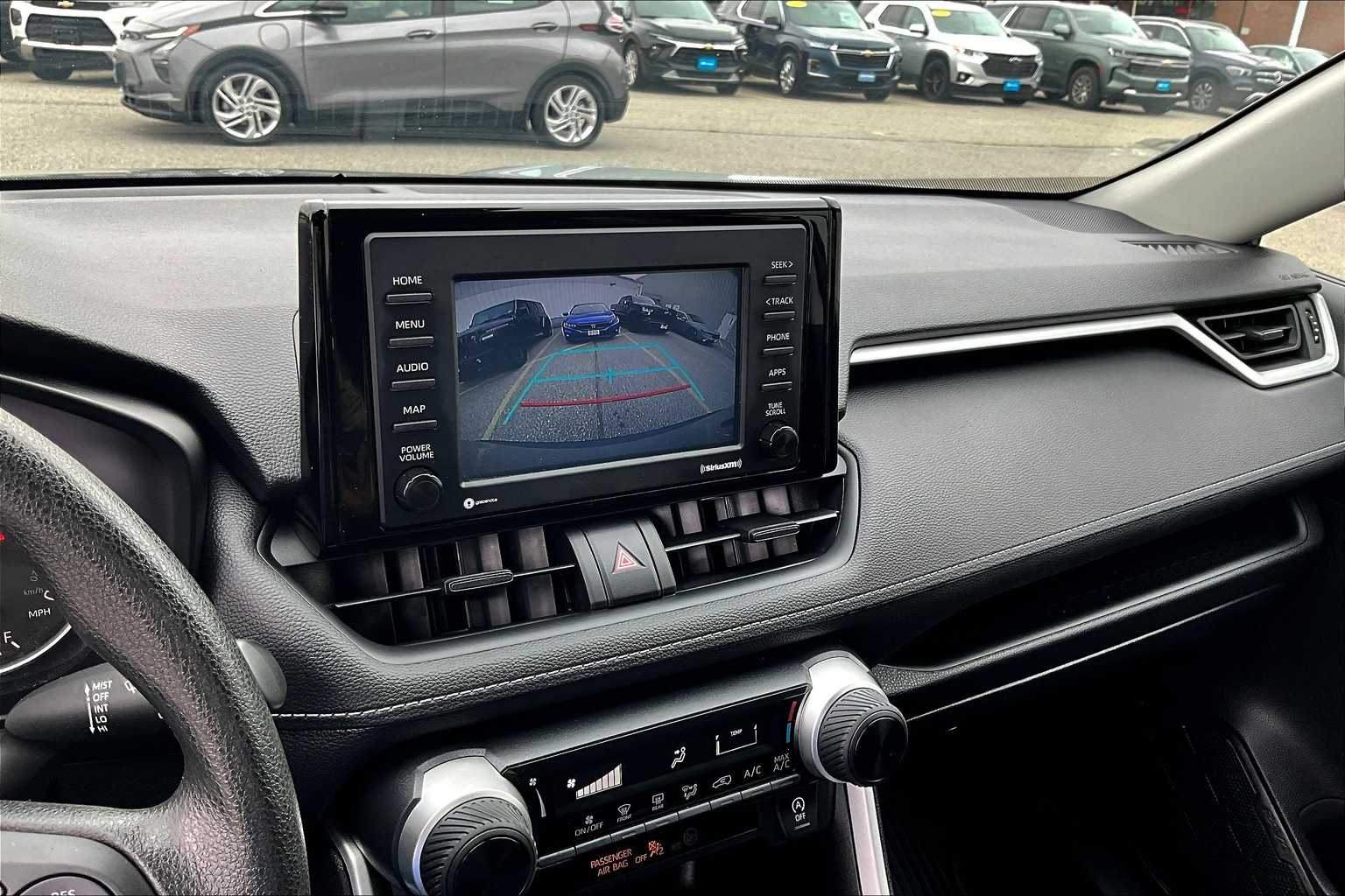 2022 Toyota RAV4 LE - Photo 19