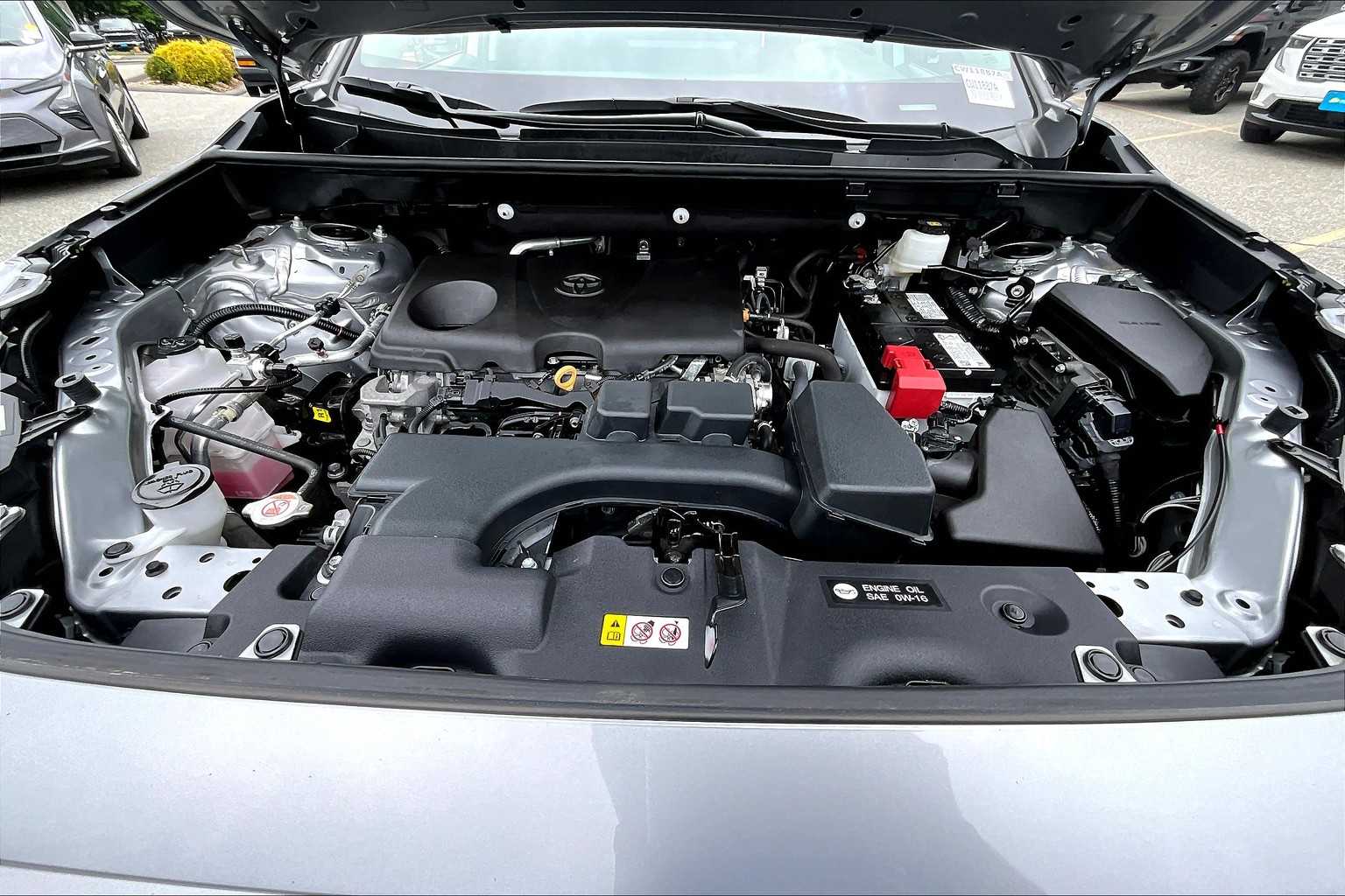 2022 Toyota RAV4 LE - Photo 28