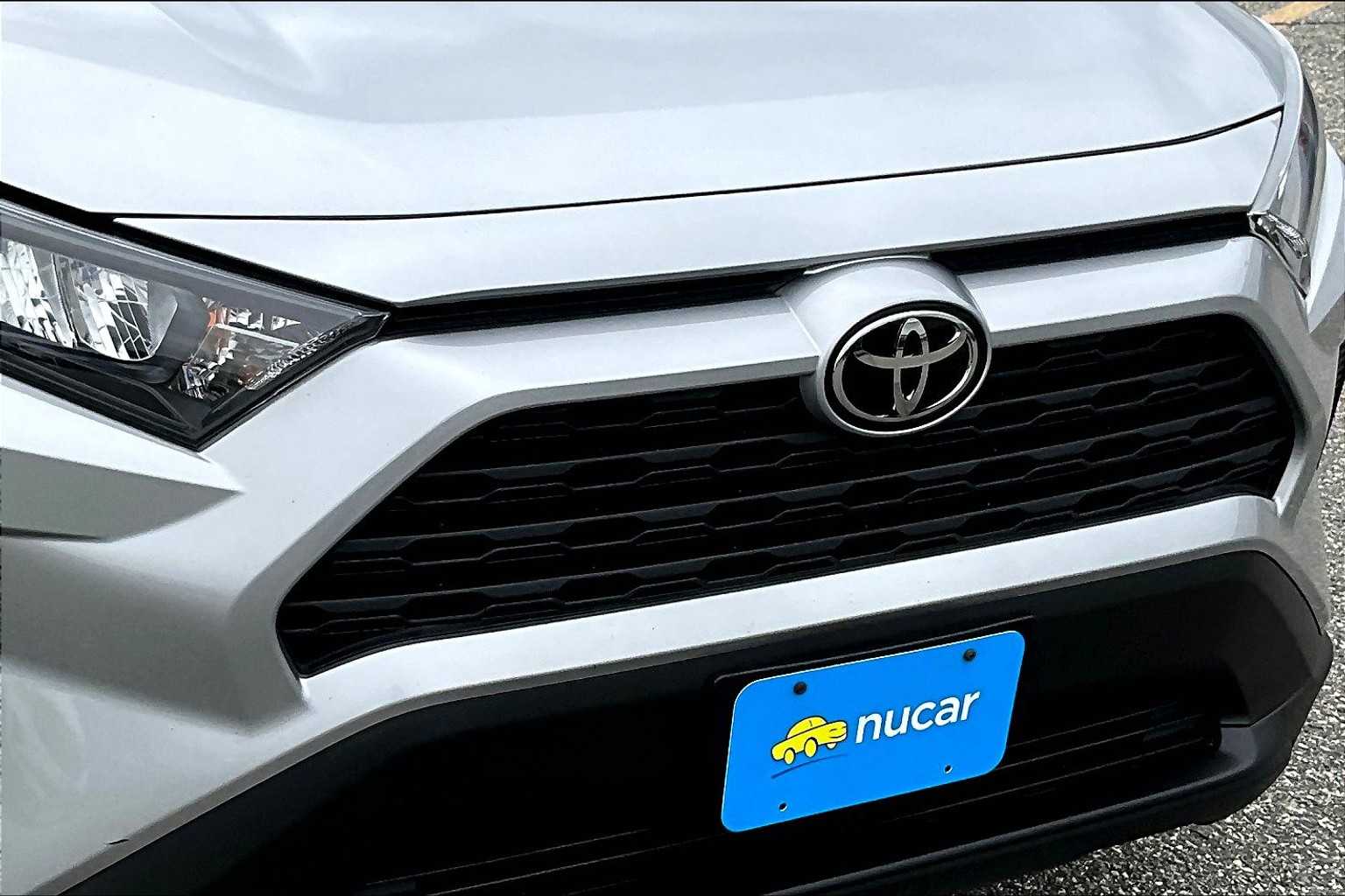 2022 Toyota RAV4 LE - Photo 30