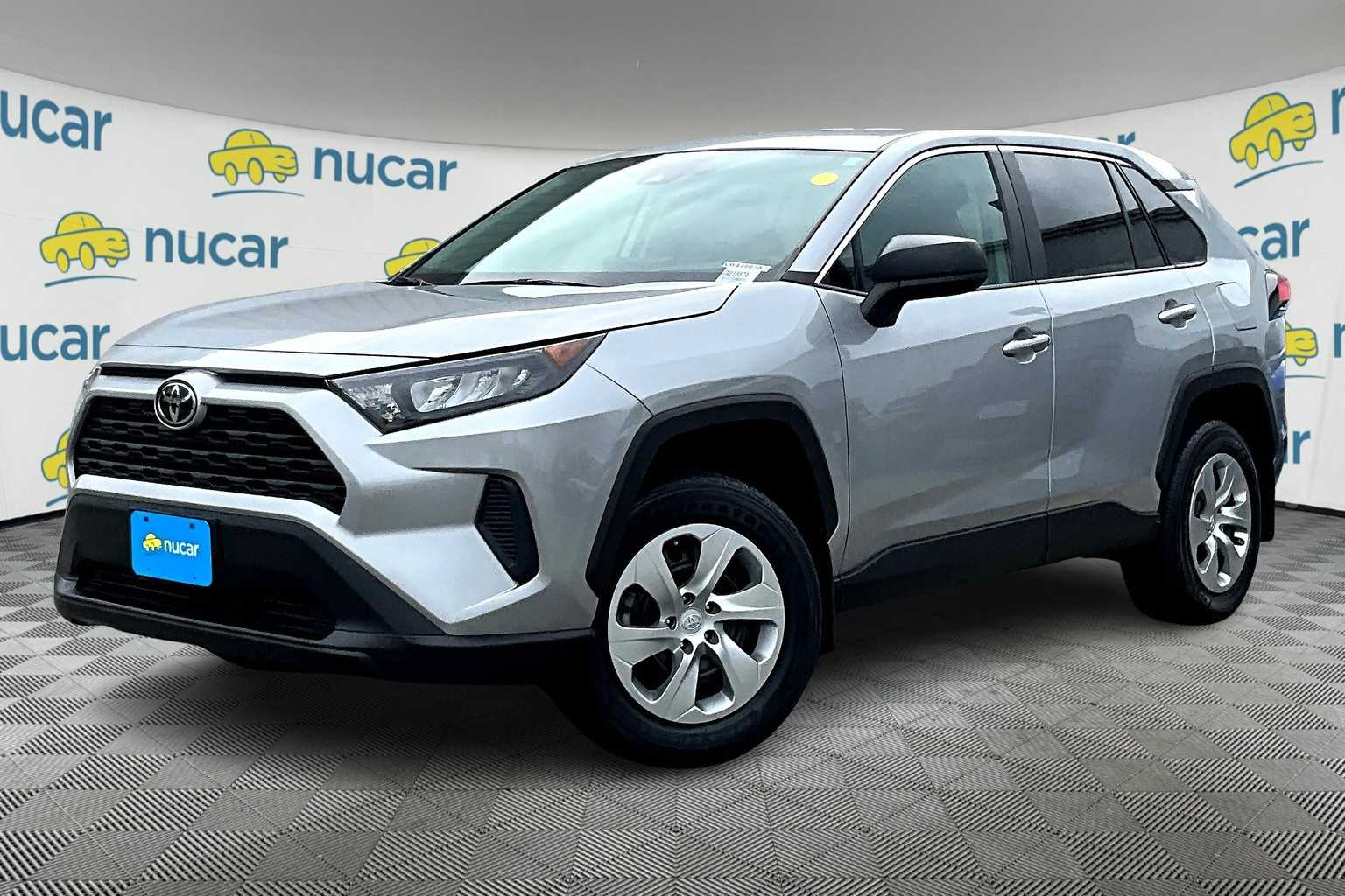 2022 Toyota RAV4 LE - Photo 3