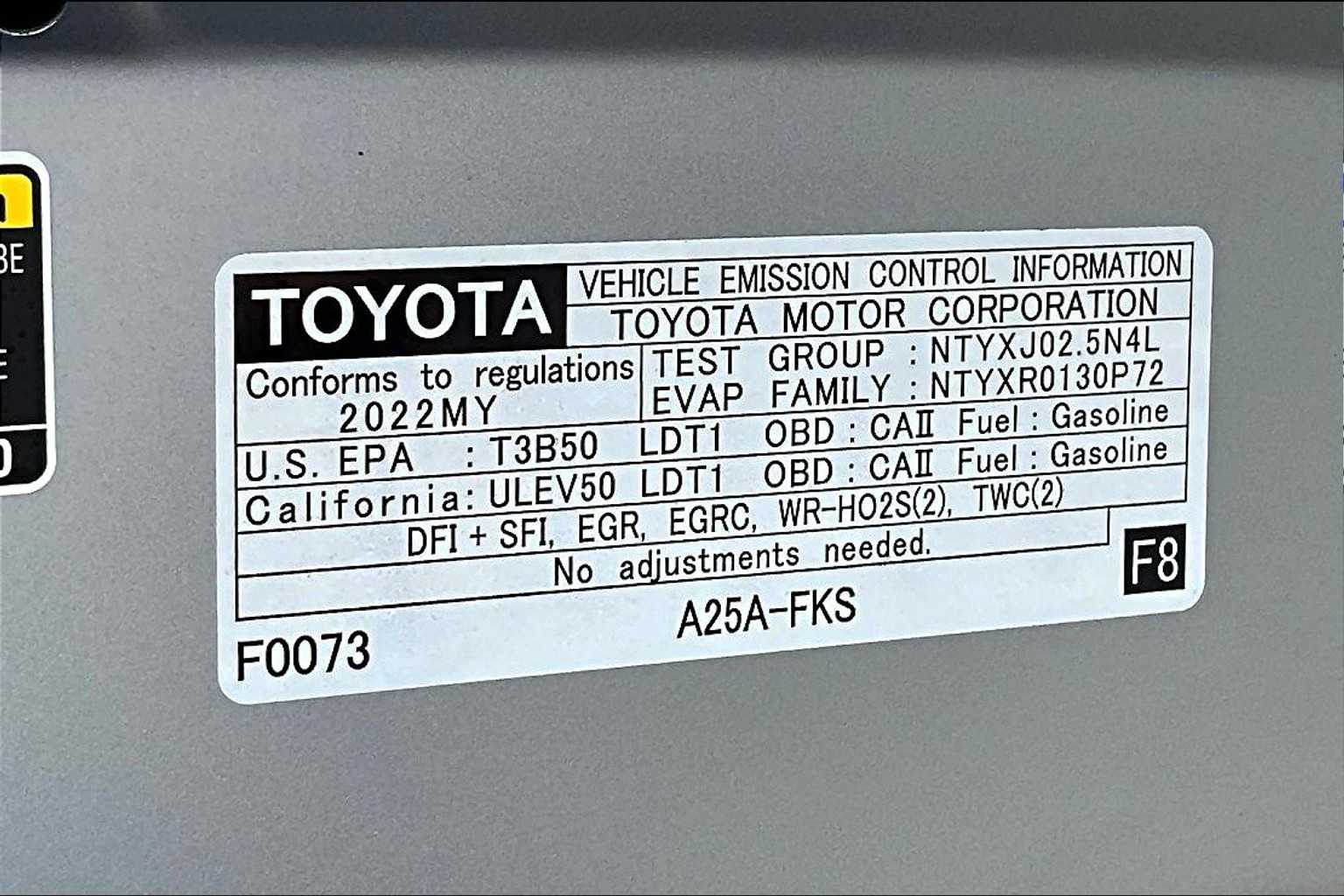2022 Toyota RAV4 LE - Photo 33
