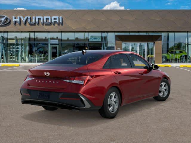 2025 Hyundai Elantra SE - Photo 4