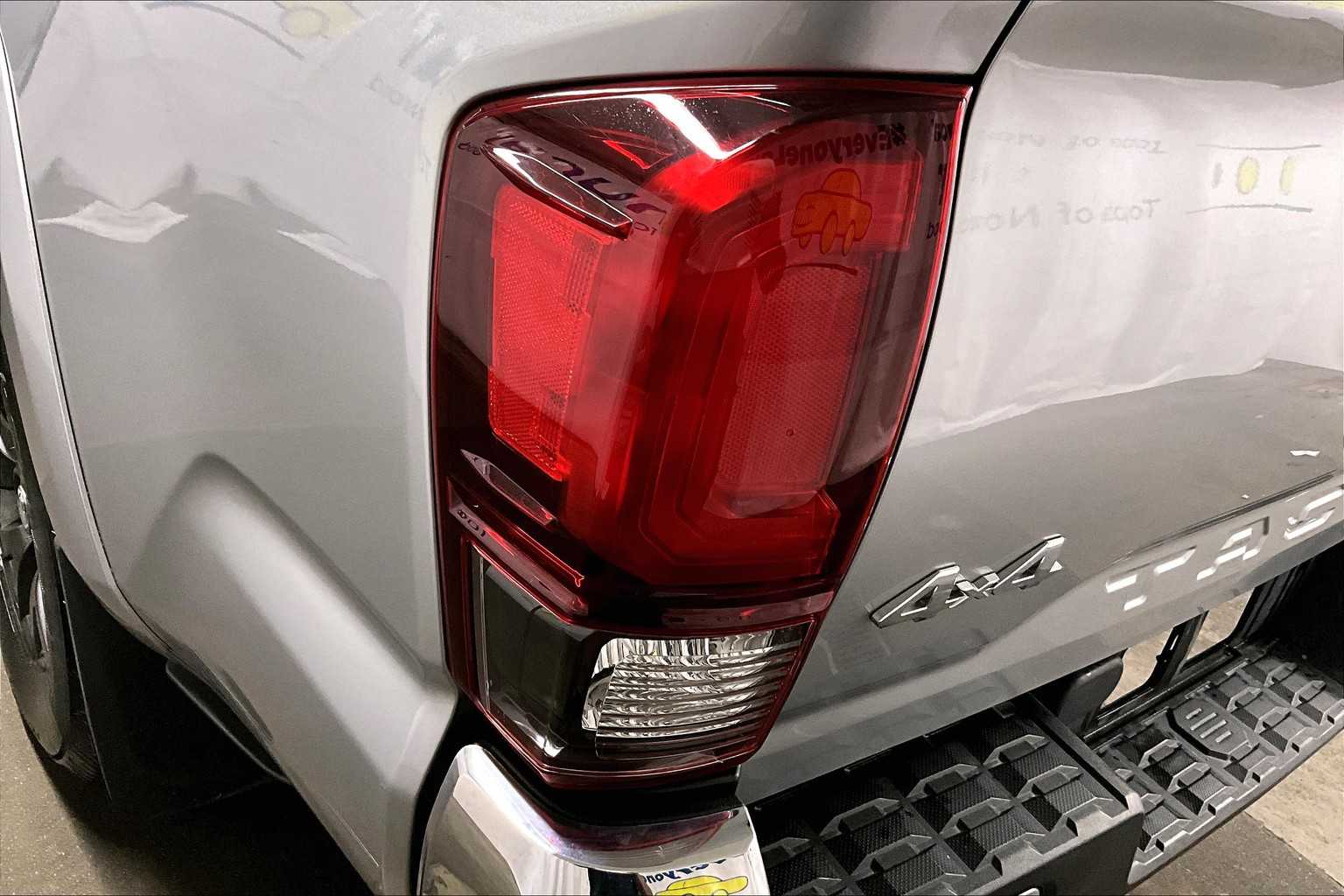 2022 Toyota Tacoma SR5 - Photo 32
