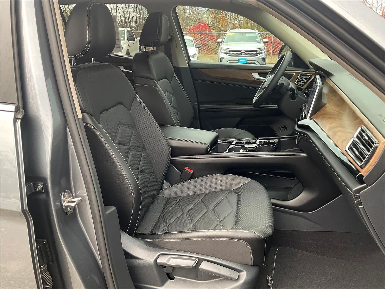 2024 Volkswagen Atlas 2.0T SE w/Technology - Photo 11