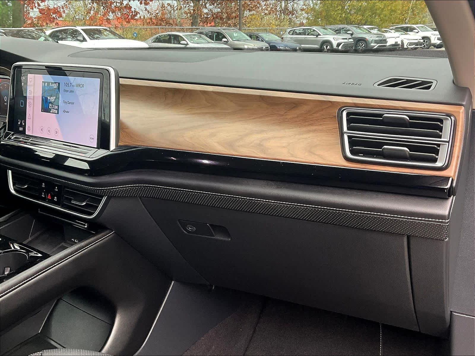 2024 Volkswagen Atlas 2.0T SE w/Technology - Photo 13