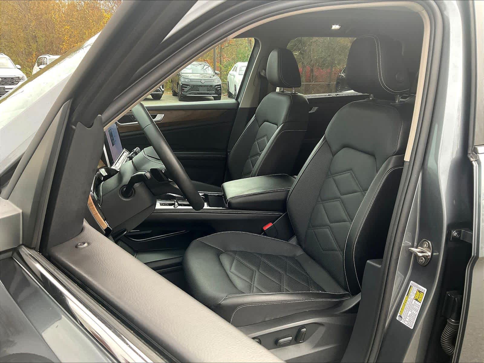 2024 Volkswagen Atlas 2.0T SE w/Technology - Photo 10