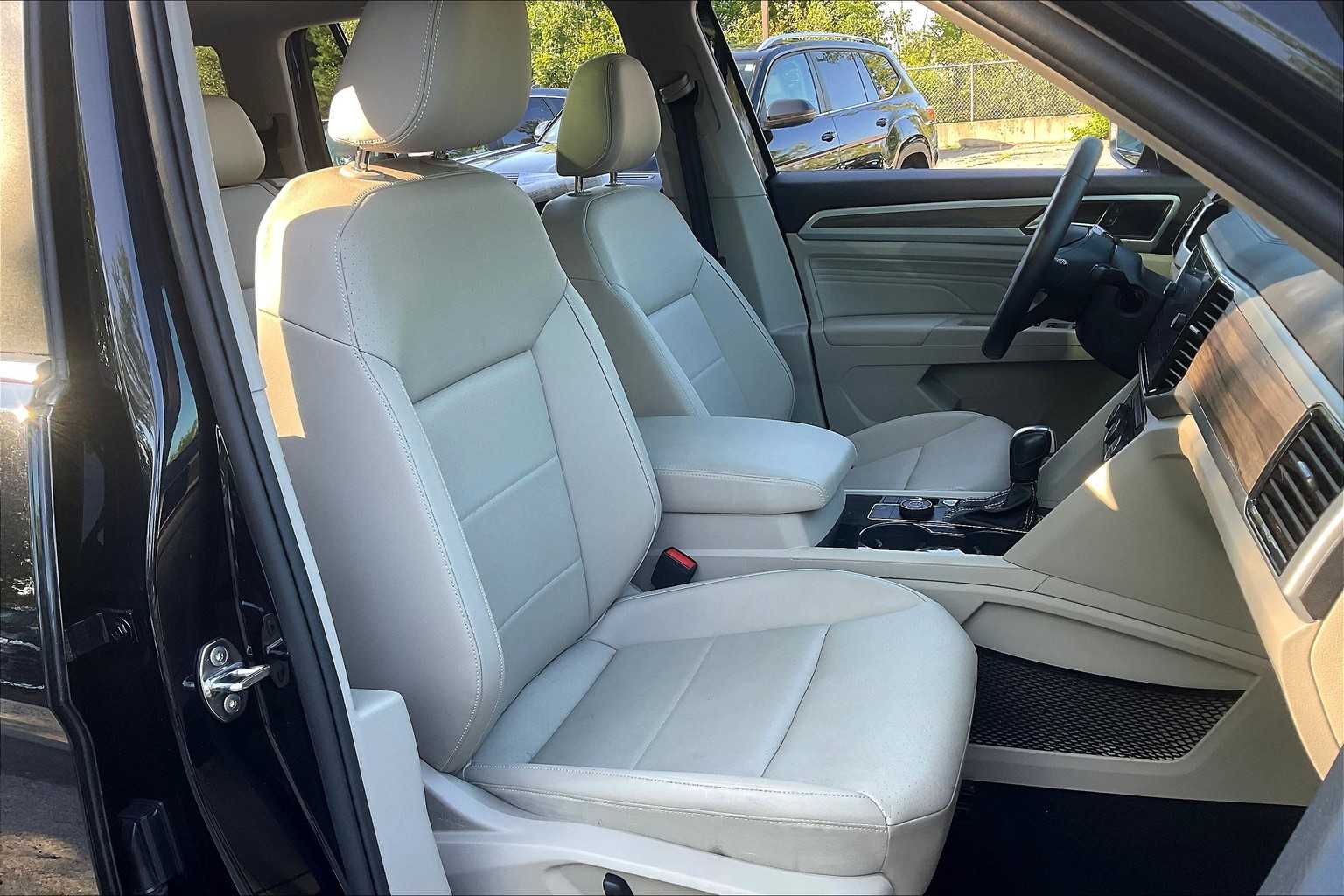2023 Volkswagen Atlas 3.6L V6 SEL - Photo 11