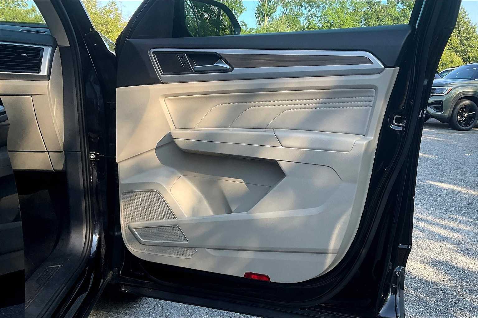 2023 Volkswagen Atlas 3.6L V6 SEL - Photo 12