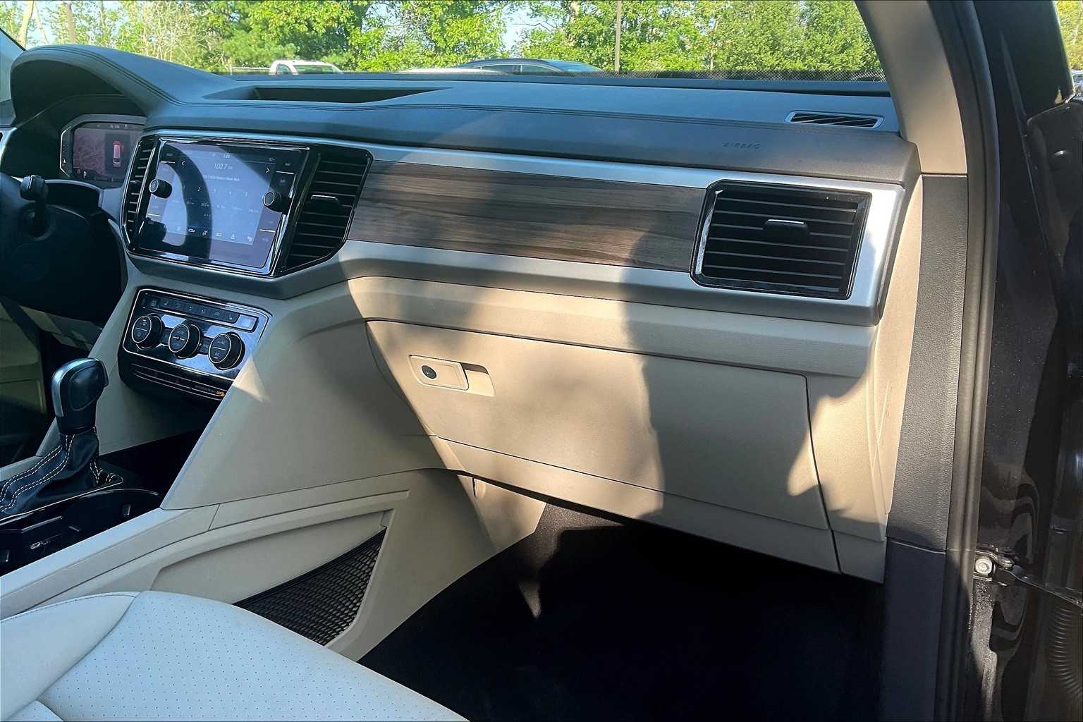 2023 Volkswagen Atlas 3.6L V6 SEL - Photo 13