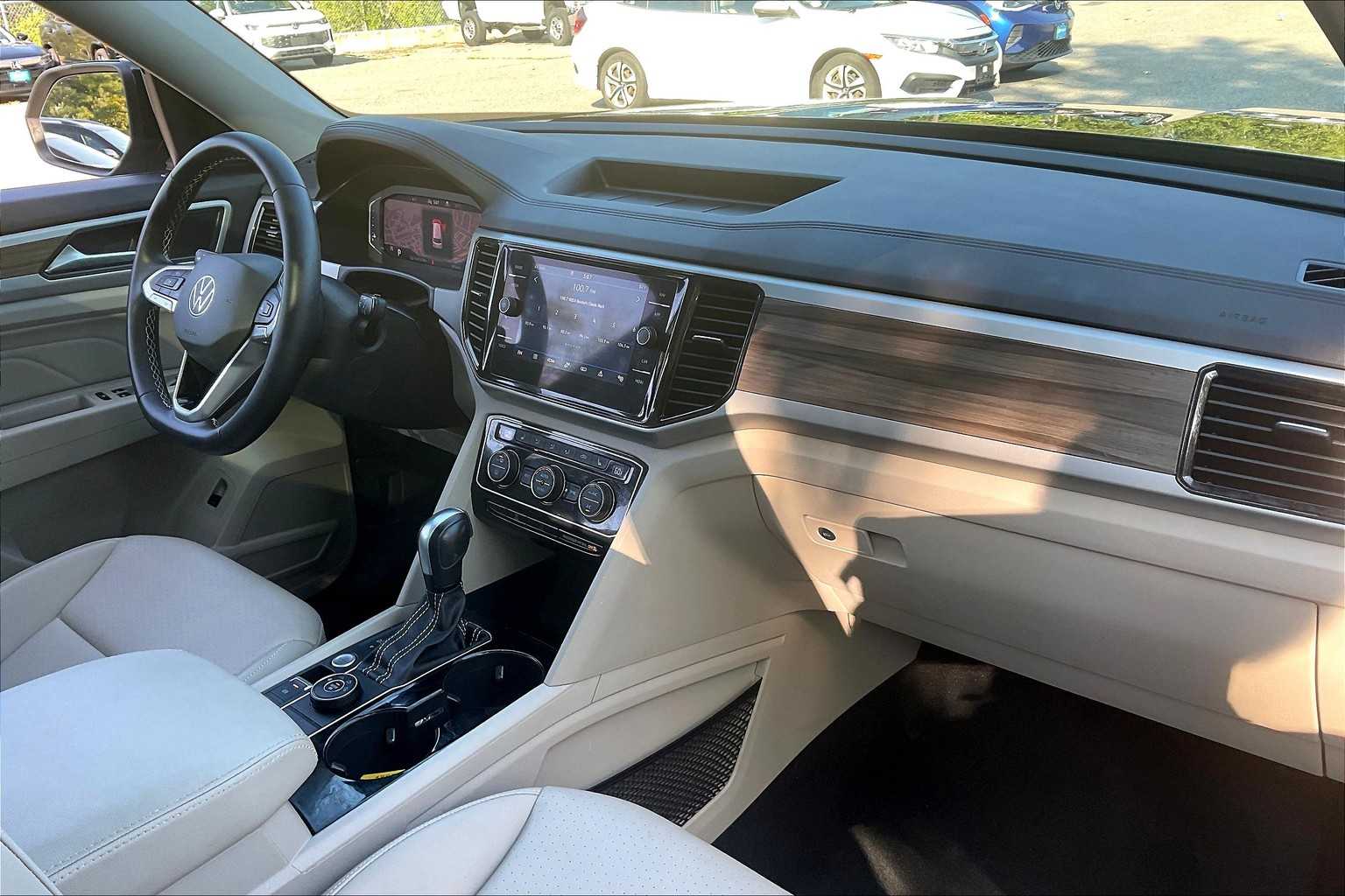 2023 Volkswagen Atlas 3.6L V6 SEL - Photo 14