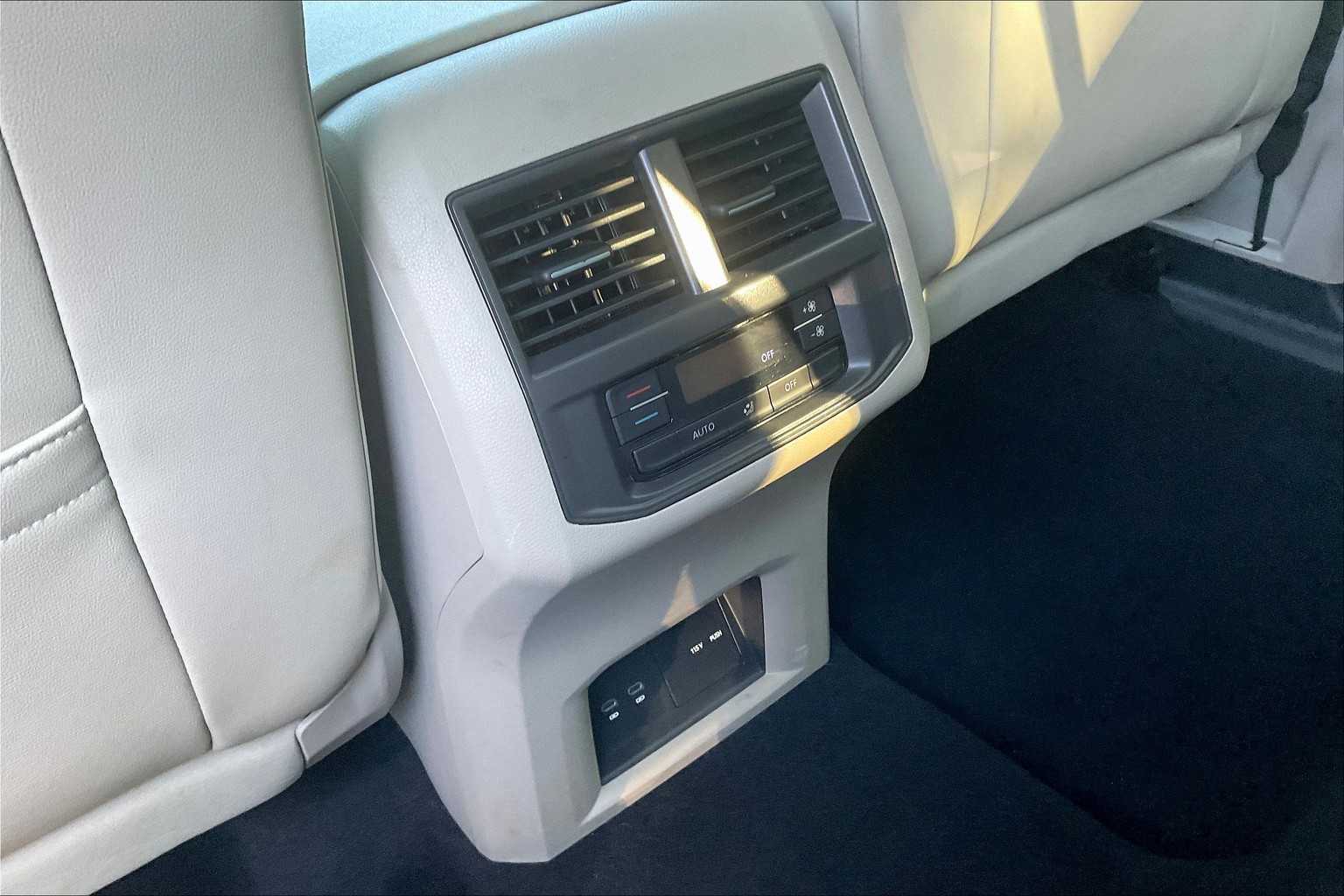 2023 Volkswagen Atlas 3.6L V6 SEL - Photo 27