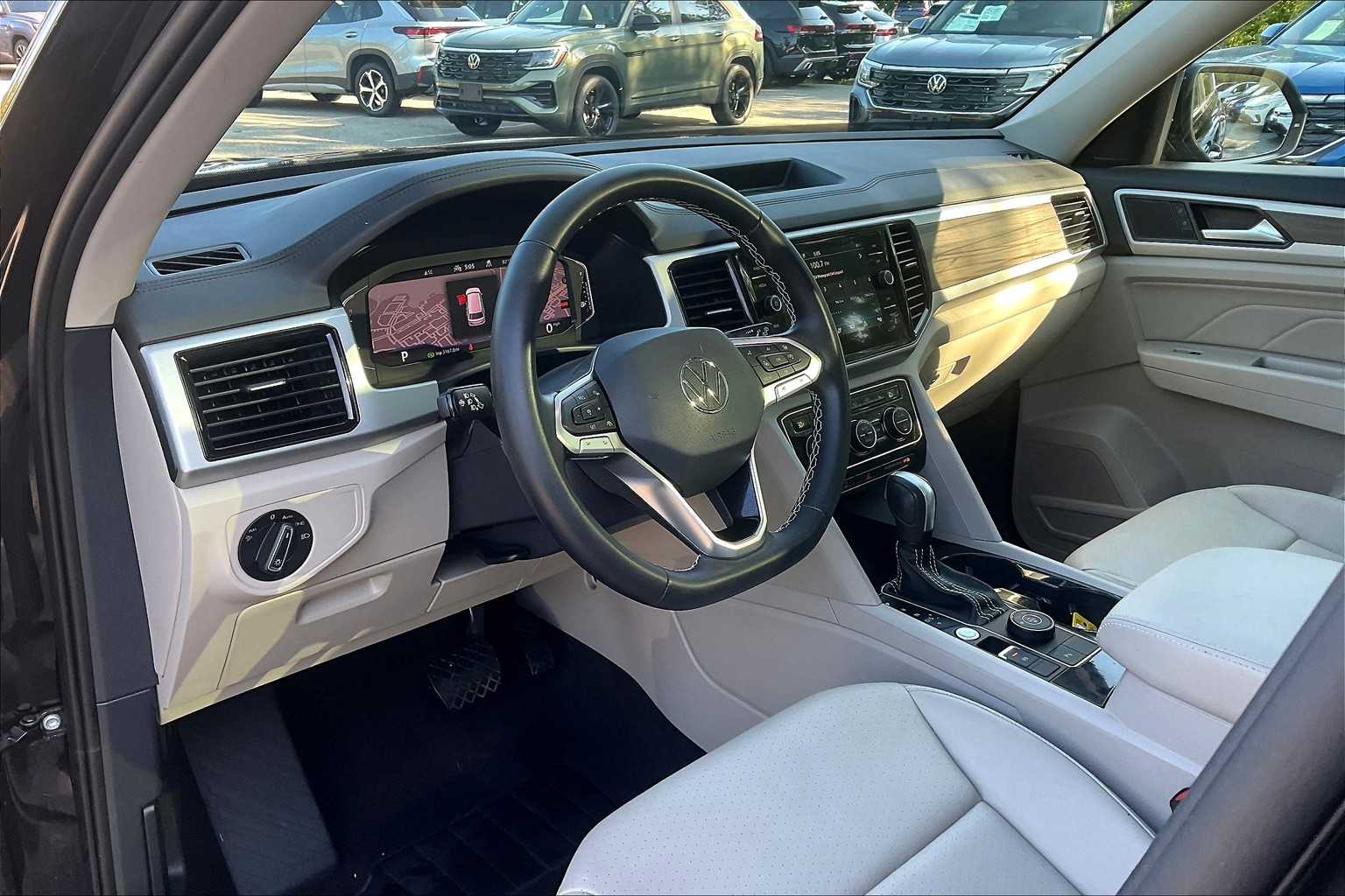 2023 Volkswagen Atlas 3.6L V6 SEL - Photo 8