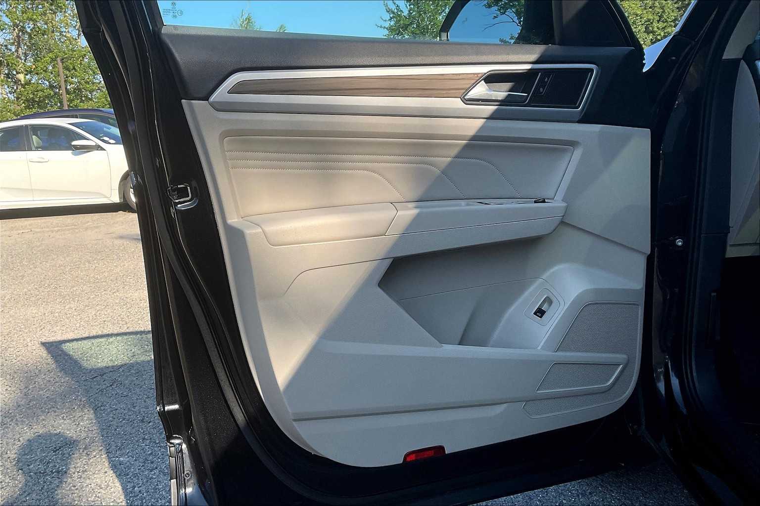 2023 Volkswagen Atlas 3.6L V6 SEL - Photo 9