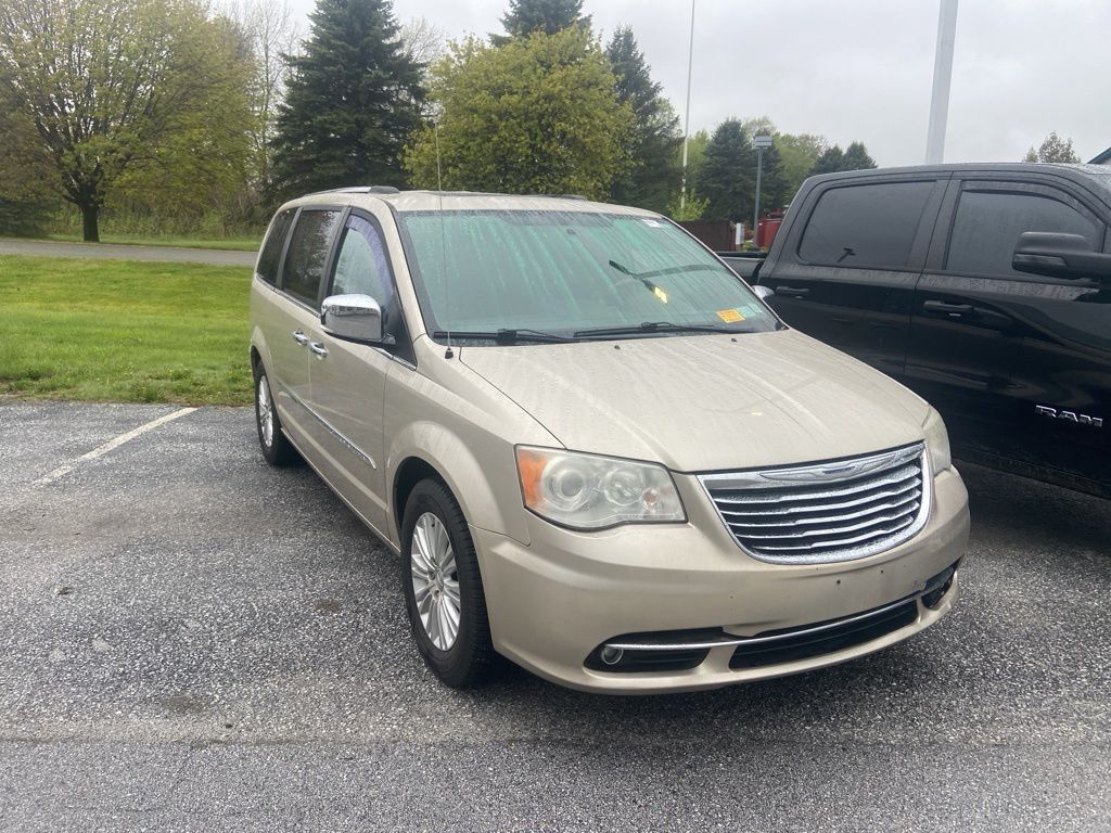 2014 Chrysler Town & Country Limited - Photo 1